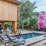 10 Pers à Carreyre, Piscine Chauffée, Clim * Lacanau