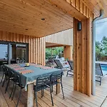 10 Pers à Carreyre, Piscine Chauffée, Clim * Lacanau