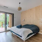 10 Pers à Carreyre, Piscine Chauffée, Clim Villa